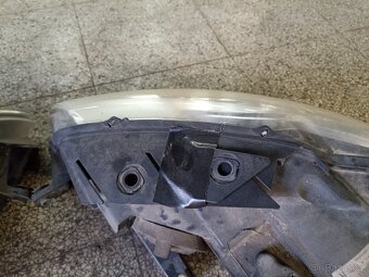 Přední světla Passat B6 . - 4