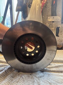 Prodám přední kotouče+destičky značky Brembo . - 4