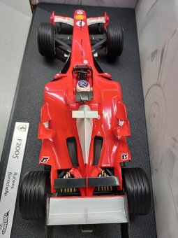 F1 FERRARI F2005 2005 RUBENS BARRICHELLO HOTWHEELS 1:18 - 4