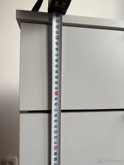 Menší bílá skříň / komoda š.58 h.33 v.94, k dispozici 2 ks - 4