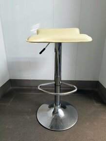 Nove 2ks barove stolicky svetle kremove barvy v baleni 2ks - 4
