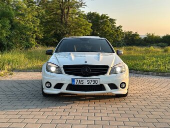 Mercedes C63 AMG 6,2 V8 samosvor - 4
