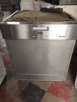 Vestavná nerezová myčka Miele - 4