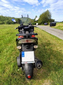 Aprilia SR Max 300 - 4