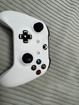 Xbox One S 500 GB + 1 ovladač + 6 her – výborný stav - 4