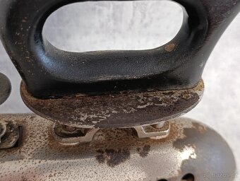 Velmi stará menší lihová žehlička OMEGA do sbírky, k dekorac - 4