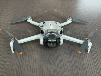 DJI MINI 4 PRO Fly More Combo celá sada, v záruce - 4