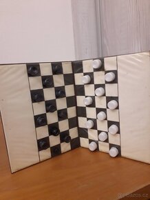 Tři hry v jednom kapesním pouzdře - 4