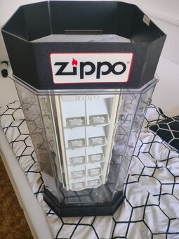 Zippo stojan vitrina otočná na zipoo zapalovače ,na 40kusu - 4
