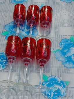 prodám červené broušené skleničky s vínem - 4