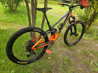 Zánovní našlapané karbonové full 29" kolo TREK, rám 17"(M) - 4