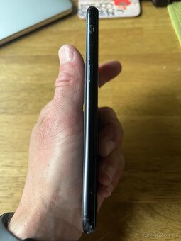 iPhone SE 2020 64 GB, černý - 4