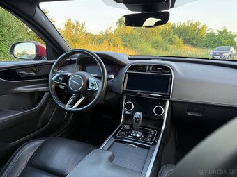 Jaguar XE Black Edition - - 4