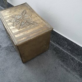 Bedna s mosazným tepáním. - 4