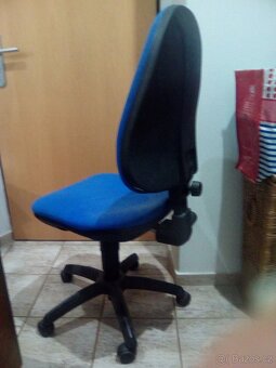 Kolečková židle modrá - 4