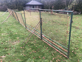 Venkovní plot. Plotové díly. Vjezdová brána. Celkem délka 7m - 4