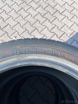 Pneu 235/45 R18 - 4