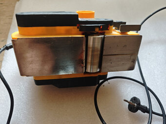 Elektrický hoblík Einhell BEH 900 - 4
