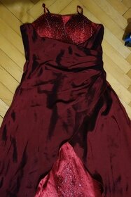 Červené vínové dlouhé plesové společenské šaty - 4
