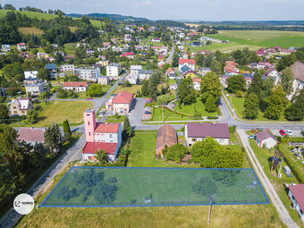 Stavební pozemek s projektem domu 4+KK o výměře 1.364 m2 v o - 4