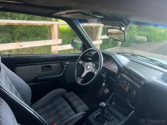 BMW E30 318Is - 4