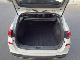 Hyundai i30 1.6crdi combi plus automat - 4