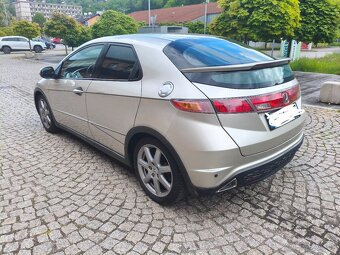 Prodám Honda Civic,1.8 benzín,103 kW,automat - 4