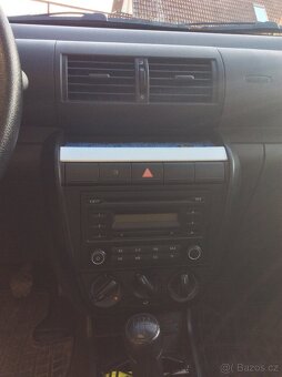 Prodám Volkswagen Fox 1,2i bez nutných investic - 4