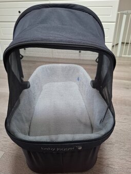 Korba ke kocarku Baby Jogger cerna - 4