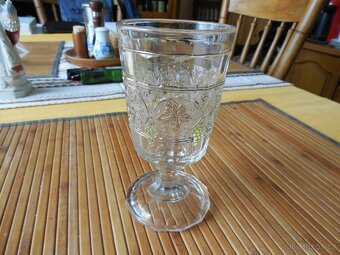 Porcelánová soška a sklenice "grogovka". - 4
