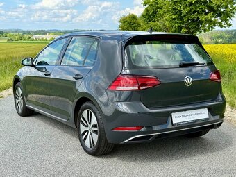 Volkswagen e-Golf, 32kWh,SoH 89%,CCS,NAVI, s DPH 349 000,- - 4