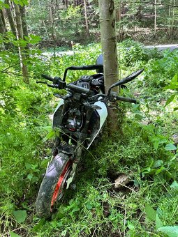 KTM Duke 390 (2018) - poškodená, vhodná na opravu / diely - 4