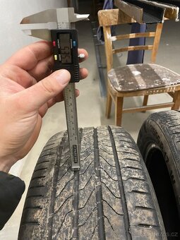 Prodám letní pneu Continental 215/55 r17 - 4