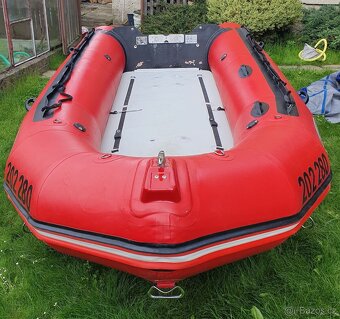 Člun Zodiac 410 s motorem - 4
