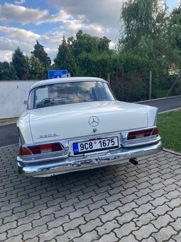 Mercedes Benz 220S W111 - 4