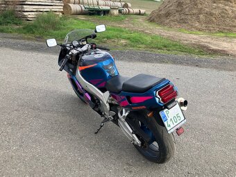 Yamaha yzf 750 - 4