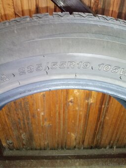 Pneu 235/55/19 - 4