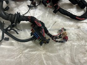 KOMPLETNÍ ELEKTROINSTALACE MOTORU 4.2 FSI 257 KW BVJ - 4