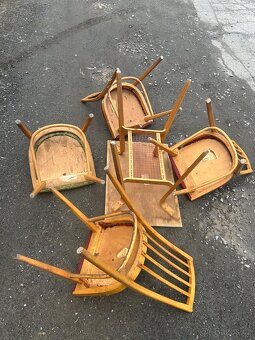 Staré židle a stůl - 4