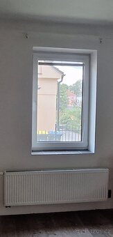 Tři roky stará plastová okna a balkonové dveře s trojsklem - 4