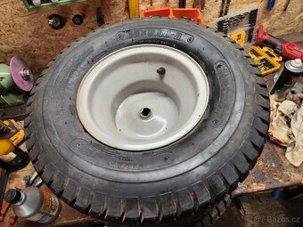 Prodám kola 18x9.5-8 na zahradni traktor - 4