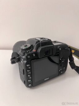 Nikon D7500 + Nikon 18-140 mm - 4
