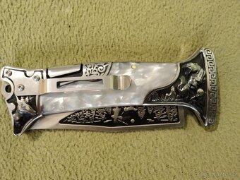 Zavírací lovecký nůž s rytinou Kandar. - 4