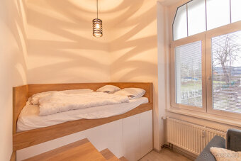 Pronájem nově zrekonstruovaného bytu 1kk v rezidenční vile s - 4