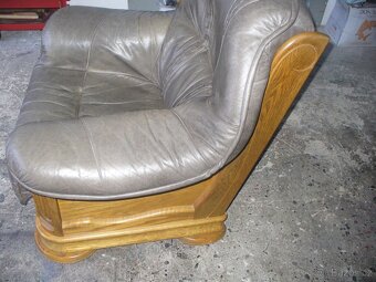 kožené křeslo + taburet - 4