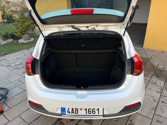 KIA Ceed 1.4 CRDi (2013), hatchback, nafta, manuál - 4