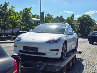 Tesla Model 3 - 4
