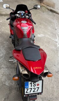 Yamaha r1 - 4