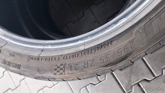 Prodám 2 x letní pneu Michelin 295/35/21 - 4