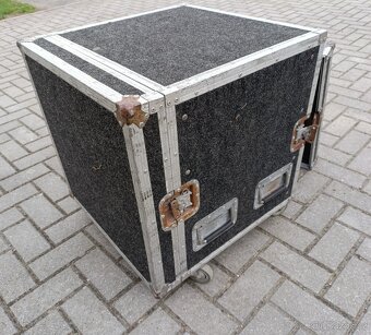 Prodám Rack 10 U (10 HE) s kolečky - 4
